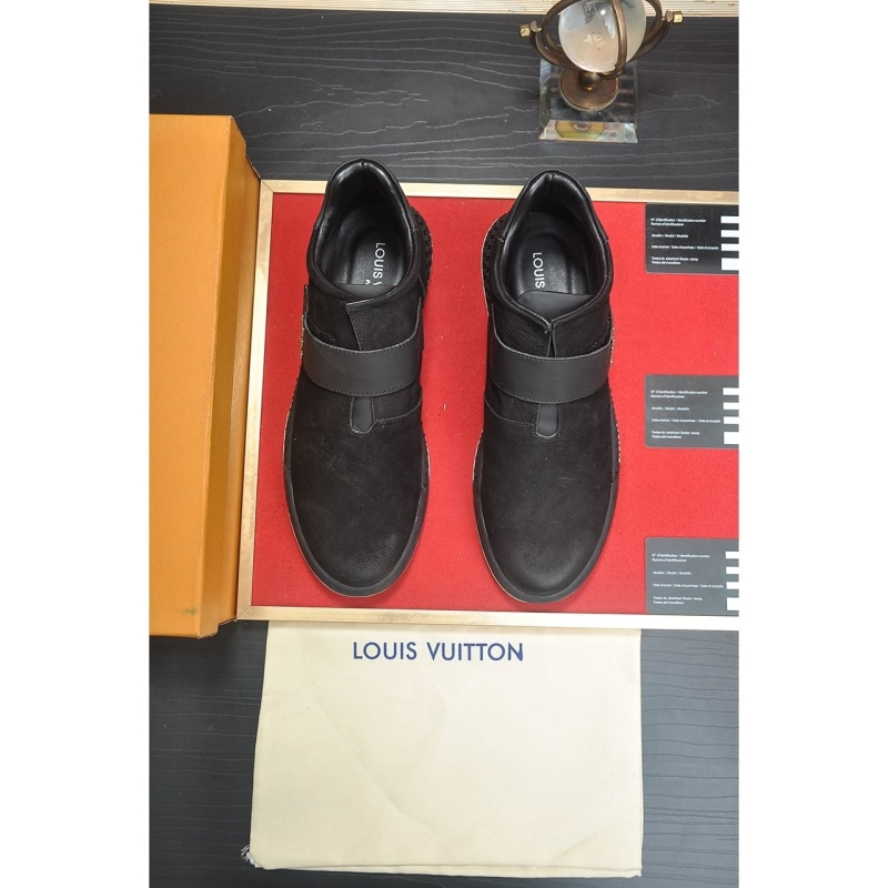 l**is V*t*n sneakers